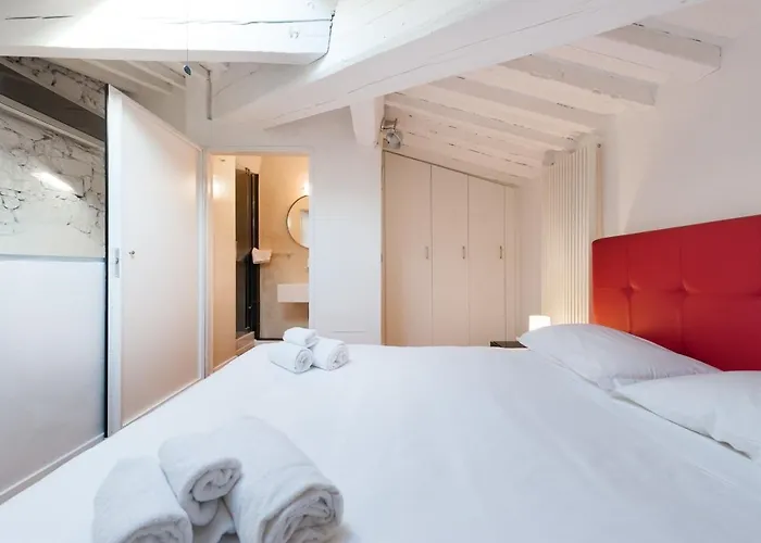 Duomo Loft - Hosted By Sweetstay Апартаменты *